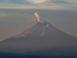 Leve caída de ceniza del volcán Cotopaxi en los cantones Quito y Mejía