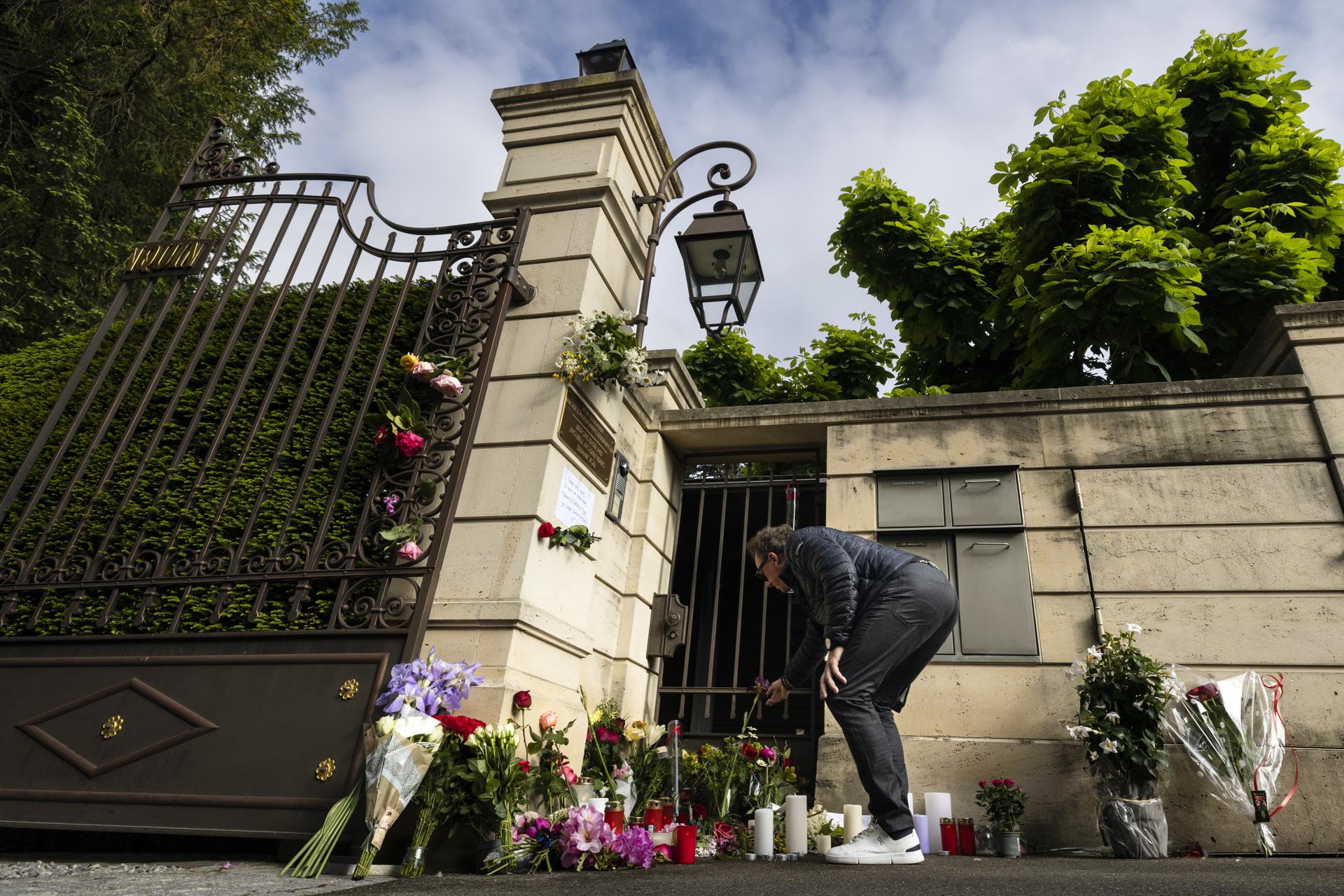 Fans de Tina Turner homenajean con flores y velas a la reina del rock en su casa de Suiza